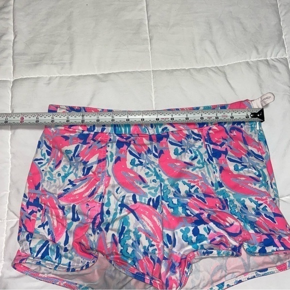 Lilly Pulitzer Hazelle Stretch Short Coral Cracked Up Print Size 00 - Picture 4 of 7